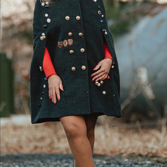 Cape - Picture 5 of 6